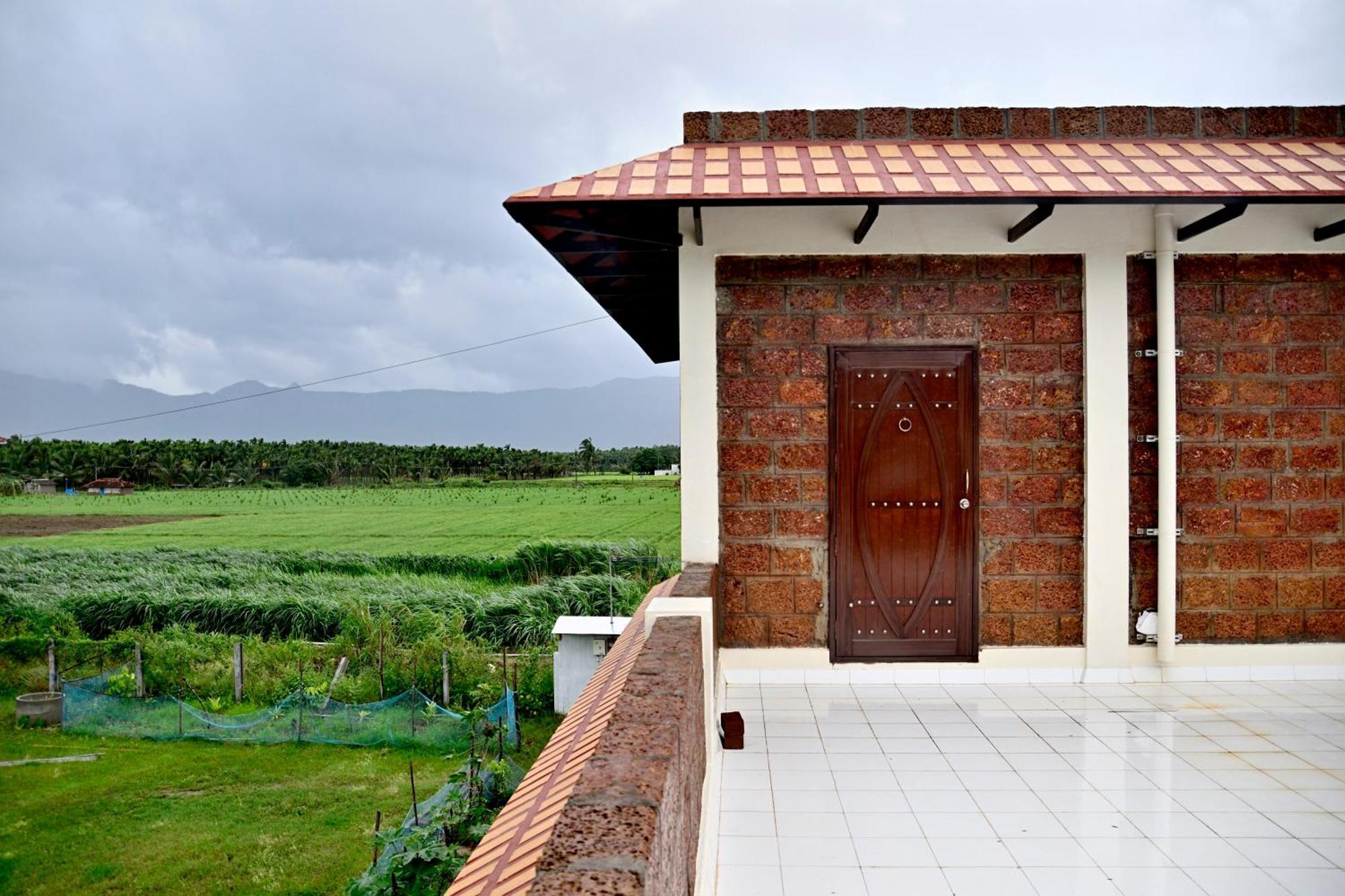 Lakshmi Illam Near Isha Yoga Adiyogi Lägenhet Alāndurai Exteriör bild